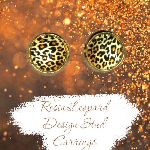 💕5/$18 Handmade Resin Leopard Studs - Picture 1 of 4